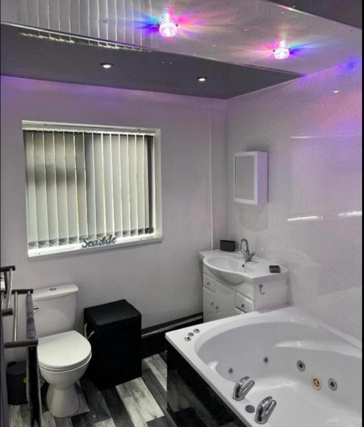 Sea View Apartment Large Balcony Whirlpool Bath 2 Bedrooms Sky Glass Tv Bridlington Exterior photo