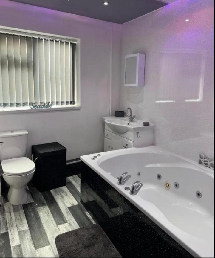 Sea View Apartment Large Balcony Whirlpool Bath 2 Bedrooms Sky Glass Tv Bridlington Exterior photo